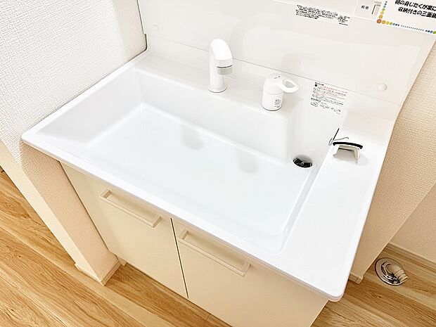 【ハンドシャワー付洗面台】■手洗いや顔を洗う時も快適に使える便利なシャワー