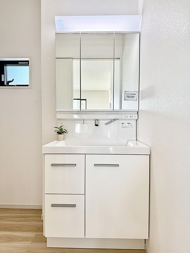 【洗面台・洗面所】■家族みんなが使いやすい配置です