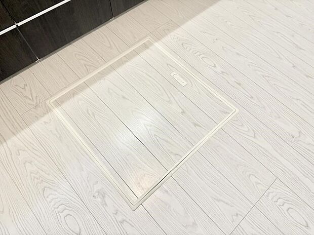 【床下収納】■隠れた収納スペースで家全体がスッキリ