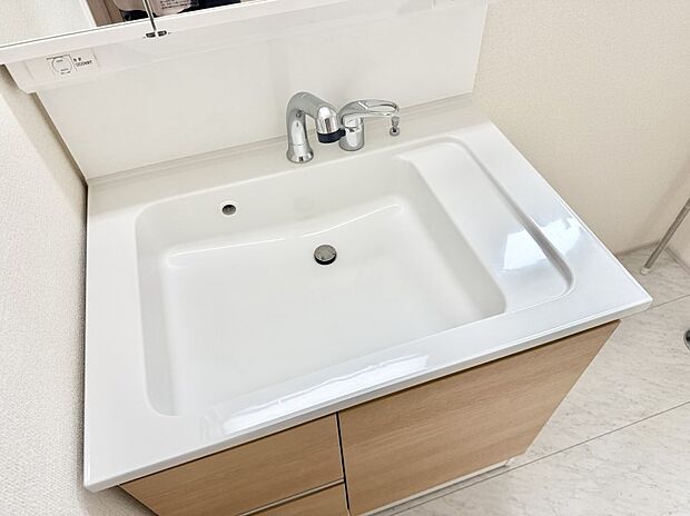 【ハンドシャワー付洗面台】■手洗いや顔を洗う時も快適に使える便利なシャワー