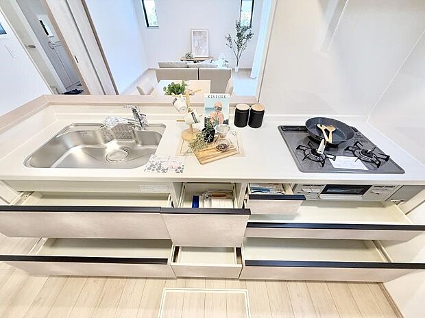 【キッチン】■シンプルで機能的、毎日使いやすいキッチン