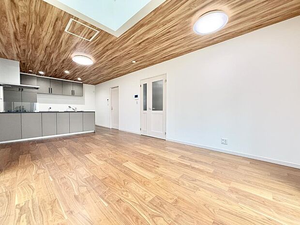 【リビング】■光と風を感じる、リラックスできる空間