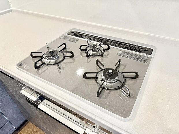 【3口ガスコンロ】■一度に多くの料理ができ便利で効率的