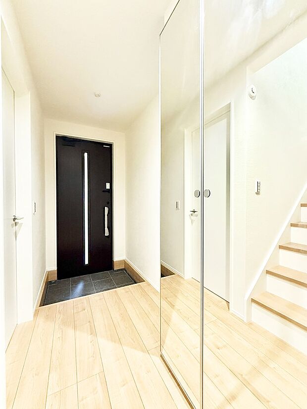 【玄関】■ シンプルで美しく、快適な暮らしの入り口