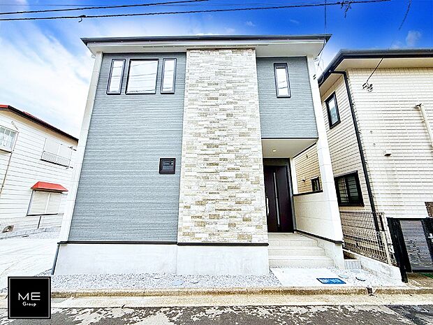 【現地外観写真】■暮らしを彩る充実した設備仕様が備わった住まい