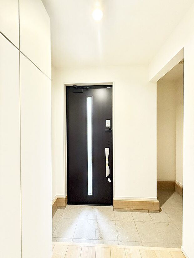 【玄関】■ シンプルで美しく、快適な暮らしの入り口