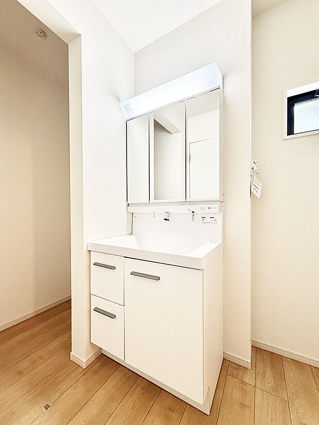 【洗面台・洗面所】■明るい洗面所は毎朝の歯磨きも楽しくできちゃいそうです♪