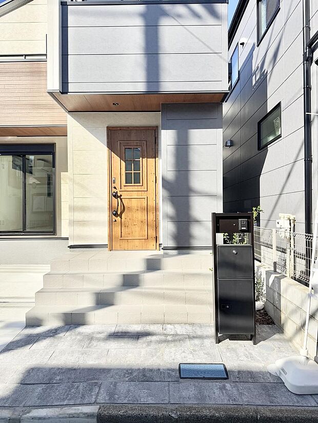 【玄関】■家族の思い出が育つ住まいです