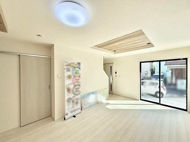 【リビング】■光と風を感じる、リラックスできる空間