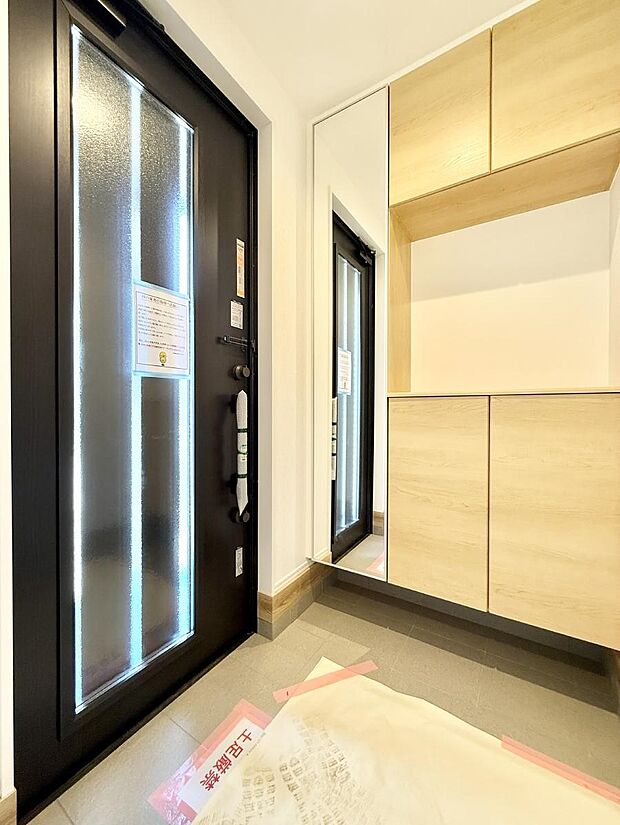 【玄関】■ シンプルで美しく、快適な暮らしの入り口