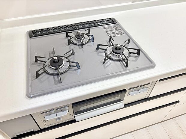 【3口ガスコンロ】■一度に多くの料理ができ便利で効率的