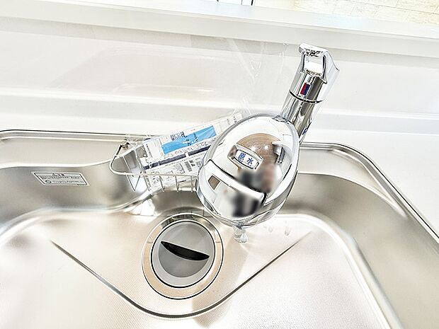 【浄水器】■清潔でおいしい水を手軽に供給してくれます