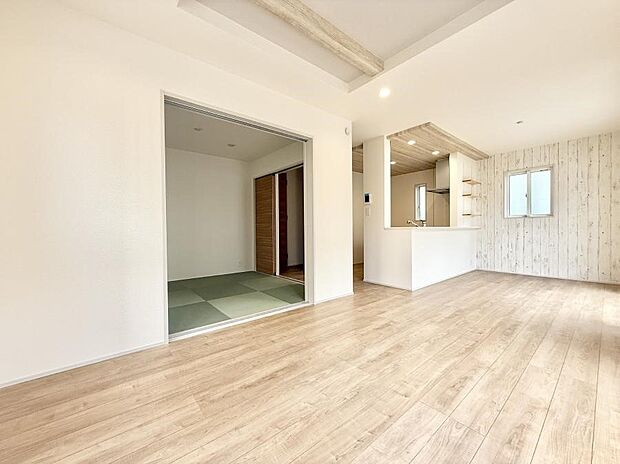 【リビング】■光と風を感じる、リラックスできる空間