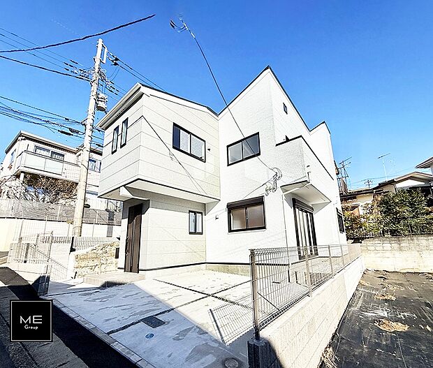 【現地外観写真】■暮らしを彩る充実した設備仕様が備わった住まい