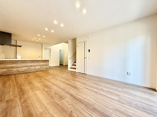 【リビング】■くつろぎと笑顔が集まる、心温まるリビング