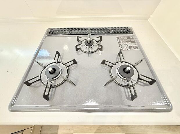 【3口ガスコンロ】■一度に多くの料理ができ便利で効率的