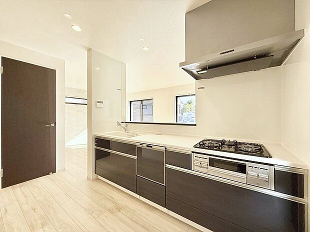 【キッチン】■シンプルで機能的、毎日使いやすいキッチン