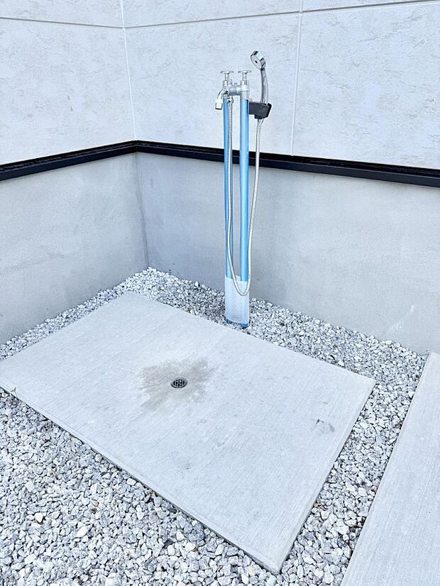 【その他現地】■ガーデニングや洗車などの際に大活躍な屋外立水栓