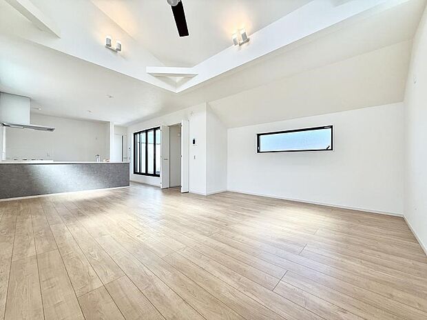 【ダイニング】■ふとした瞬間に幸せを感じる、心地よい場所