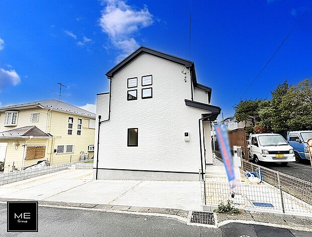 【現地外観写真】■暮らしを彩る充実した設備仕様が備わった住まい