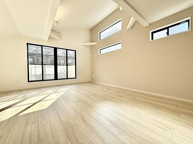 【リビング】■家族の時間を彩る、快適で癒される空間