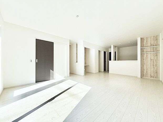 【リビングダイニング】■日常をちょっと特別にする、憩いの空間