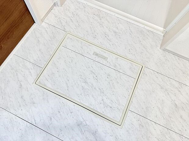 【床下収納】■隠れた収納スペースで家全体がスッキリ