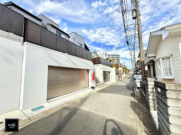 【前面道路含む現地写真】■家族とのお出かけが楽しくなる環境です