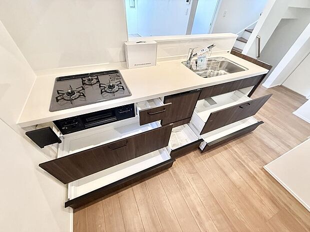 【キッチン】■家族の絆を深める、温もりのあるキッチン