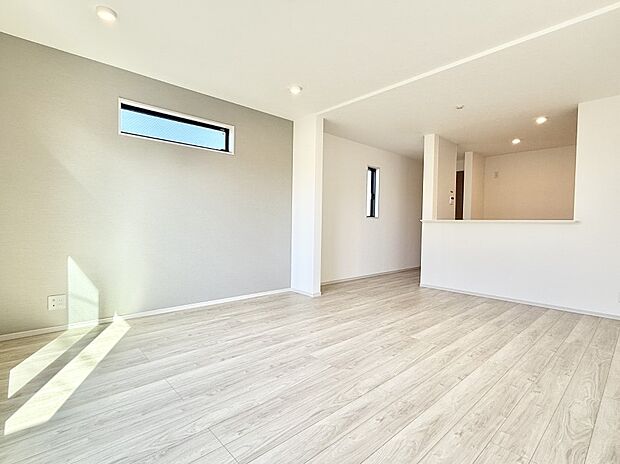 【リビング】■家族の時間を彩る、快適で癒される空間