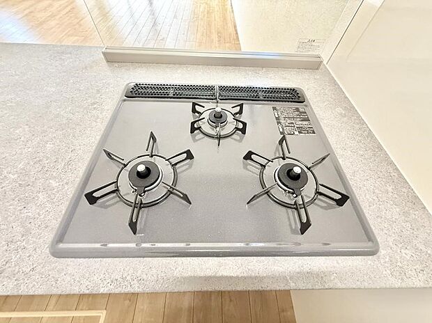 【3口ガスコンロ】■複数の鍋が同時に使えますね