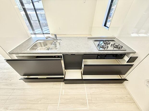 【キッチン】■シンプルで機能的、毎日使いやすいキッチン