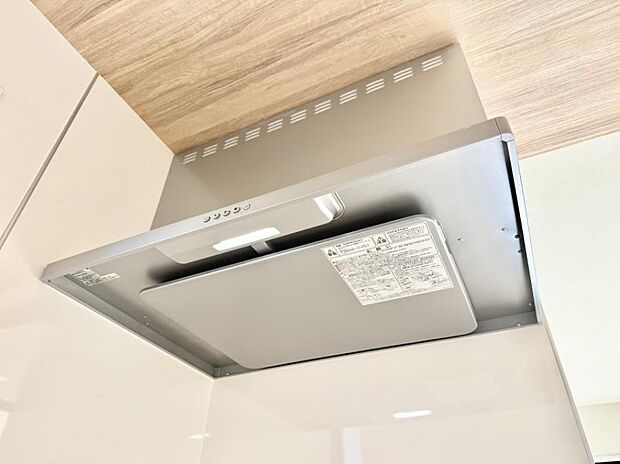 【レンジフード】■調理時の蒸気や匂いが換気扇に誘導され、効率的に排煙ができます。