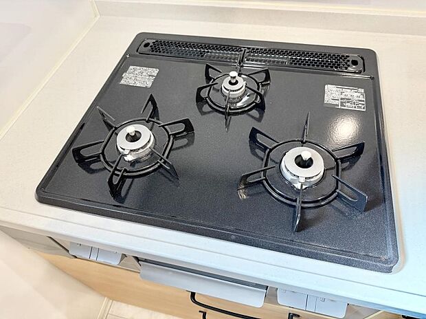 【3口ガスコンロ】■一度に多くの料理ができ便利で効率的