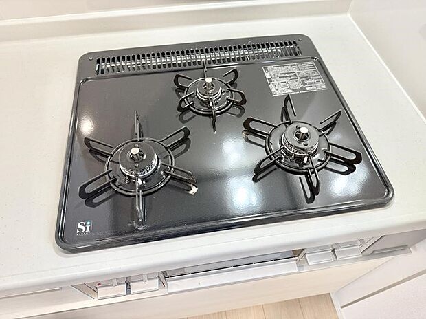 【3口ガスコンロ】■一度に多くの料理ができ便利で効率的