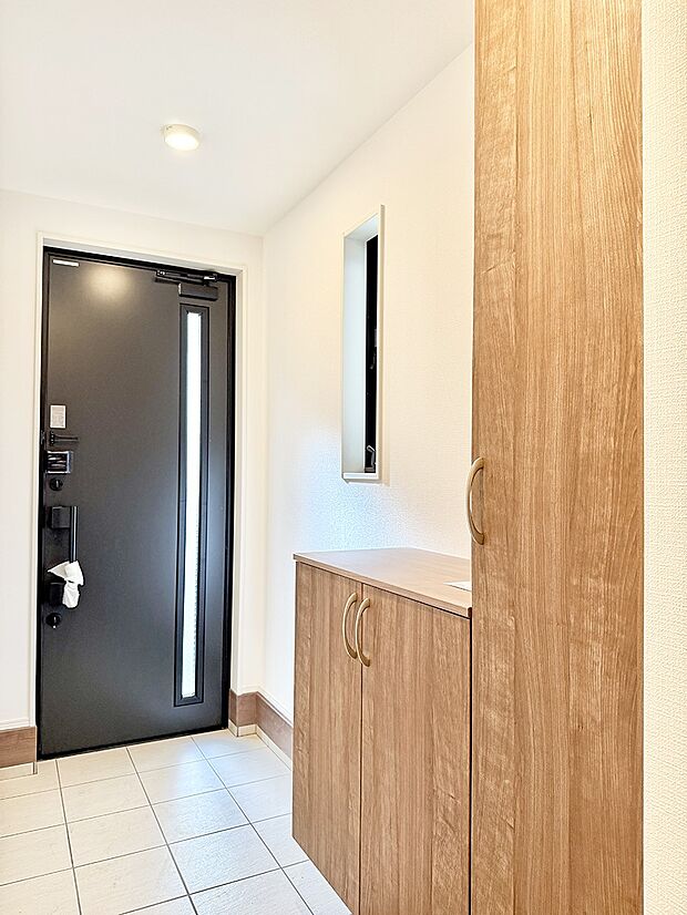 【玄関】■ ここから始まる一日、すっきり整った玄関