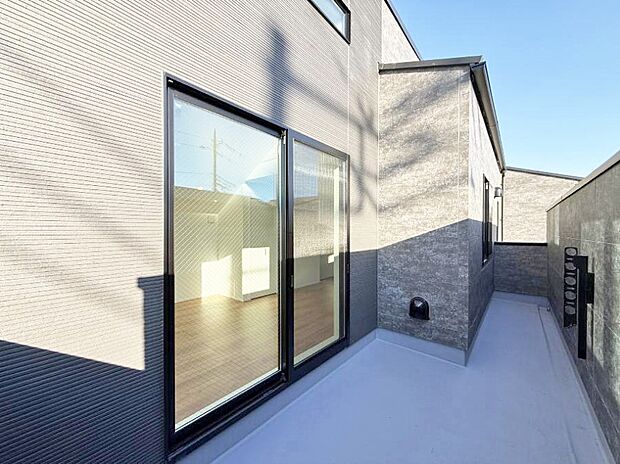 【バルコニー】■ 空を眺めながら、ほっと一息つける特別な空間