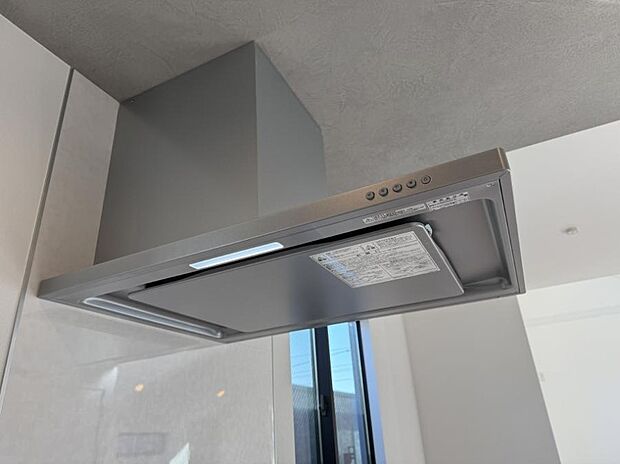 【レンジフード】■フードに覆われている為、匂いが換気扇に誘導され、効率的に排煙ができます