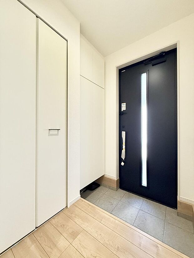 【玄関】■ ここから始まる一日、すっきり整った玄関