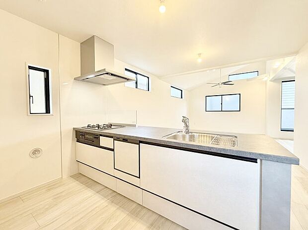 【ダイニングキッチン】■キレイに片付く、使いやすいキッチン