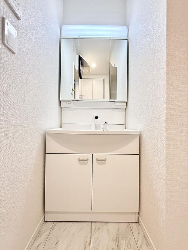 【洗面台・洗面所】■家族みんなが使いやすい配置です