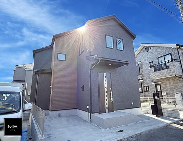 【現地外観写真】■暮らしを彩る充実した設備仕様が備わった住まい