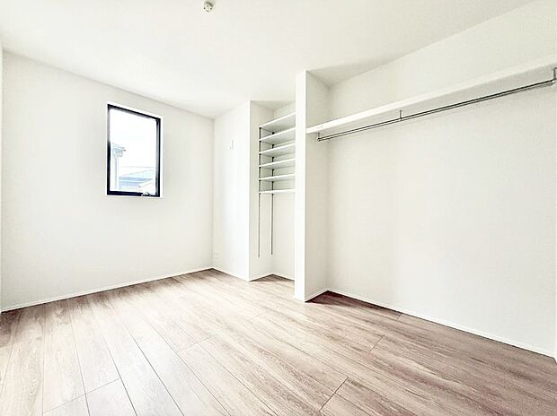 【洋室】■自分だけのスペース どんなお部屋にするかとっても楽しみですね