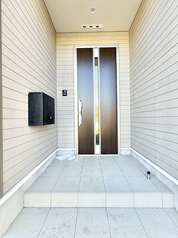 【玄関】■ 帰るたびにホッとする、安心感のある佇まい