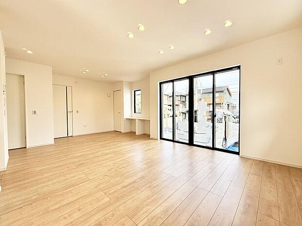 【リビング】■家族の時間を彩る、快適で癒される空間