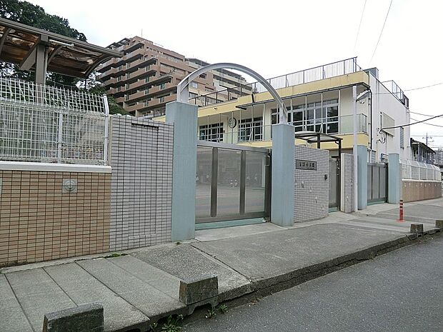 高津幼稚園（約900m・徒歩12分）