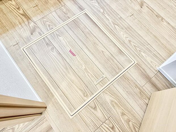 【床下収納】■季節物など簡単に収納でき便利