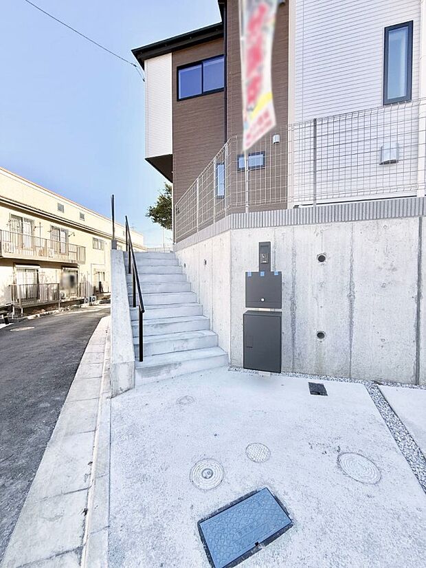 【玄関】■ シンプルで美しく、住まいの第一印象を彩る玄関です