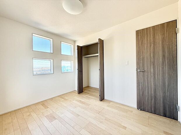 【洋室】■自分だけのスペース どんなお部屋にするかとっても楽しみですね