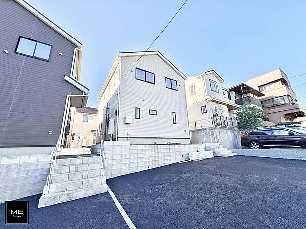 【現地外観写真】■家族みんなが笑顔で過ごせる、安心感のある住まい